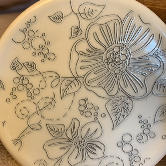 Teavana 3-piece tea set w/gorgeous flower design - Picture 3 of 11